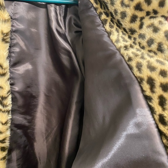 Crossing Point Leopard Print Faux Fur Coat - Picture 5 of 6